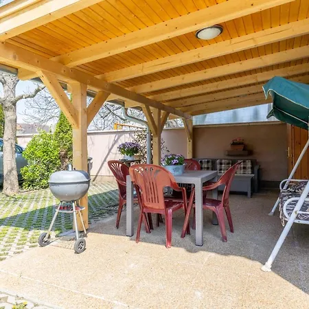 Apartament Aranyapartman