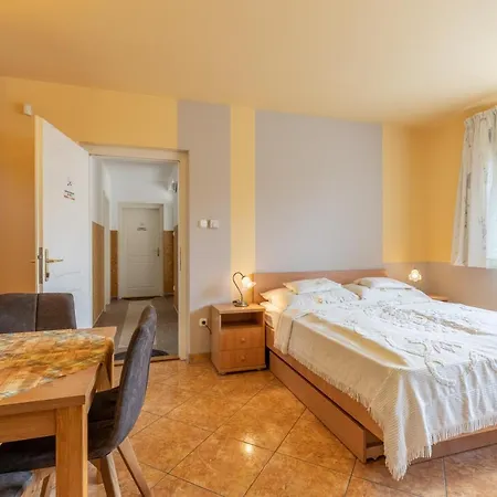 Aranyapartman Хайдусобосло