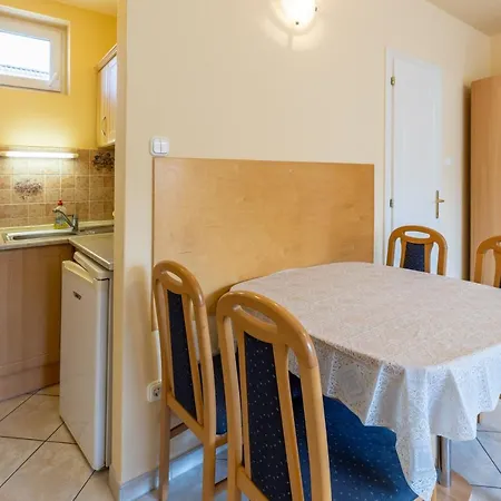Apartamento Aranyapartman