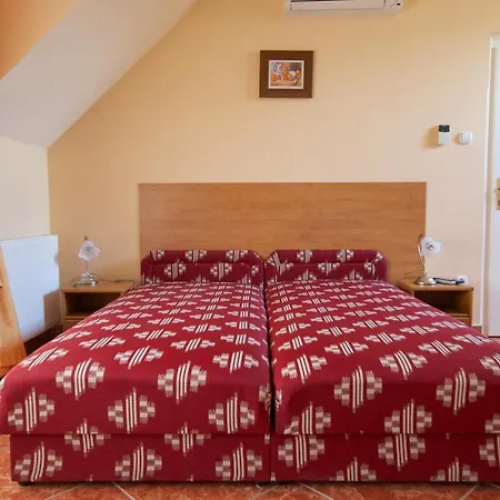 Aranyapartman * Хайдусобосло