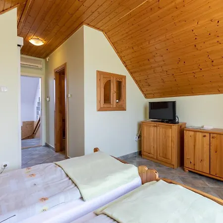 Aranyapartman * Хайдусобосло