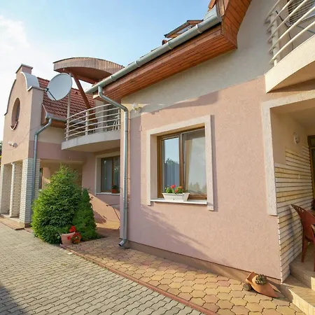 Апартаменты Aranyapartman *