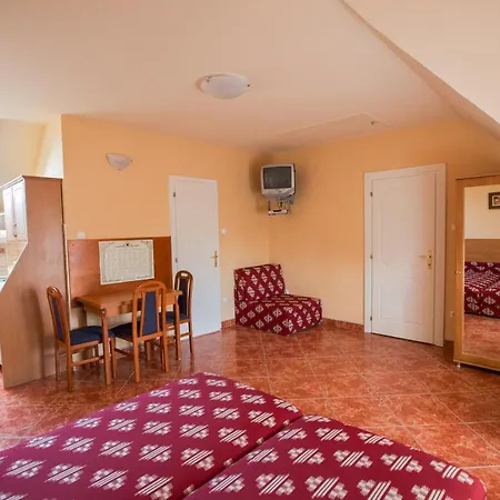 Aranyapartman * Хайдусобосло