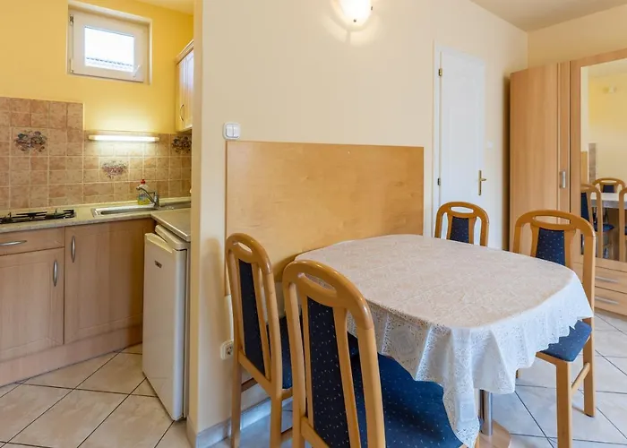 Apartament Aranyapartman