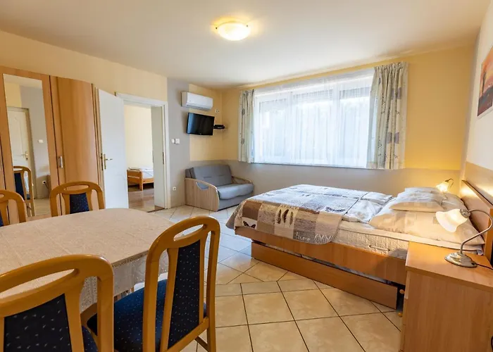 Apartament Aranyapartman