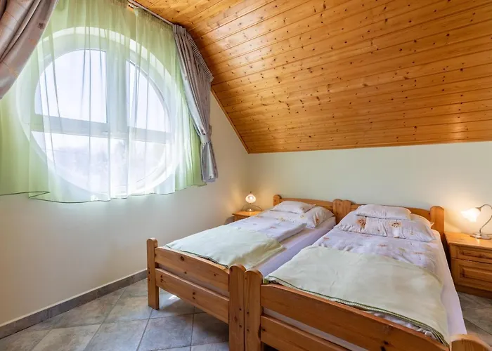 Apartament Aranyapartman